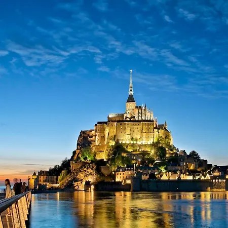 Cute Family Mont Saint Michel *